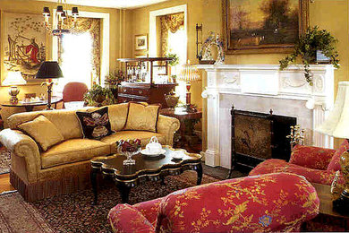 Example of a classic living room design in Philadelphia