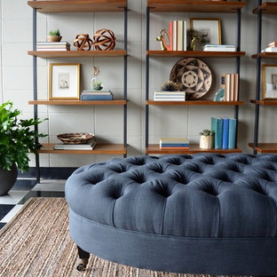 Inspiration pour un hall d'entrée bohème de taille moyenne avec un mur beige, un sol en vinyl et un sol multicolore.