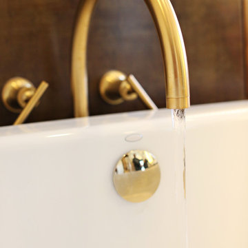 Bathroom 906
