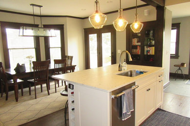 Kitchen - traditional kitchen idea in Columbus