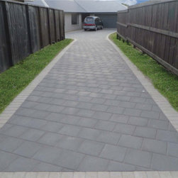 Premier Driveway Paver Courtyard in Iron Sand - Products