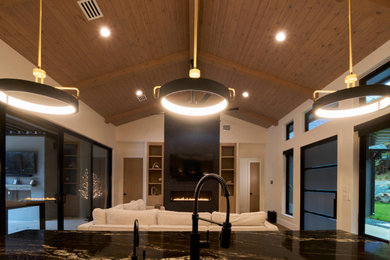 Country home design photo in Austin