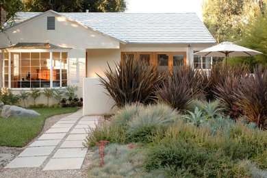 This is an example of a modern landscaping in Los Angeles.