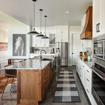 Modern Lakeside Farmhouse Kingsland