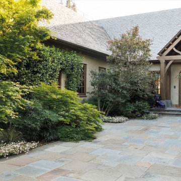 Courtyard Entry Garden with Natural Stone