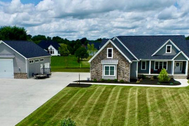 Inspiration for an exterior home remodel in Cleveland