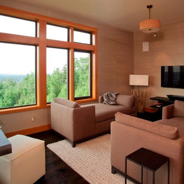 Cozy, multi-use space off kitchen