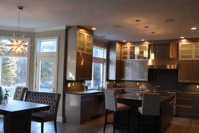 Kitchen - modern kitchen idea in Seattle