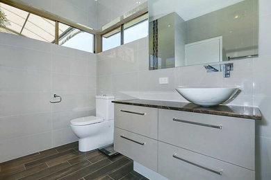 Photo of a modern bathroom in Perth.