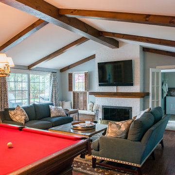 Spruce Point: Pool Room & Bar