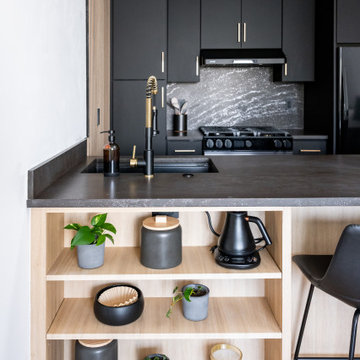 Modern Matte Black Kitchen with Warm Wood Accents – Brooklyn, NY