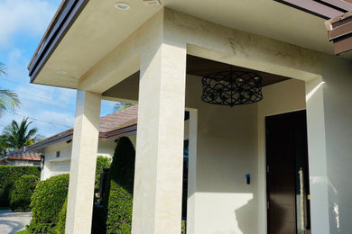 Example of an entryway design in Miami