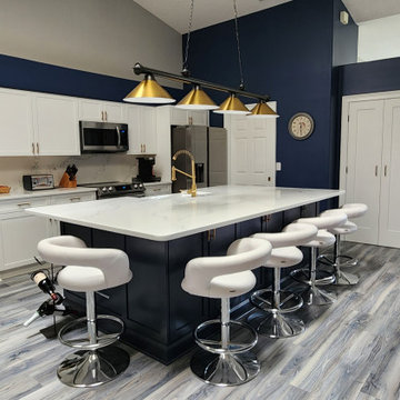 Stunning Traditional Kitchen Remodel Done in a Two-Tone Color