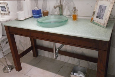 Inspiration for a modern bathroom remodel in Austin