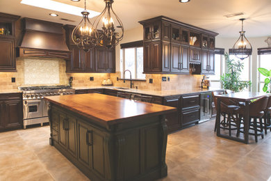 Kitchen photo in Austin