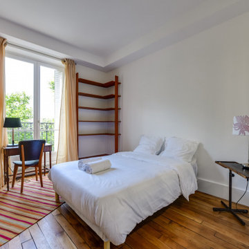 Simple and stylish bedroom that speaks for itself