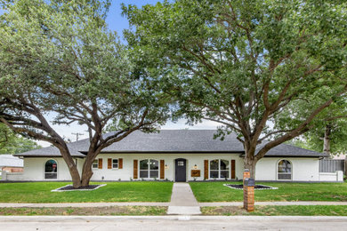 Example of a cottage home design design in Dallas