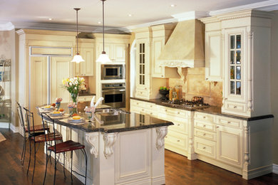 Example of a trendy kitchen design in San Diego
