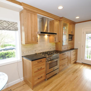 75 Beautiful Kitchen With Light Wood Cabinets And ...