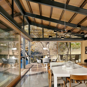 Houzz Tour: Multiple Buildings Create an Indoor-Outdoor Home on a River