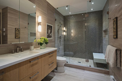 Design ideas for a traditional bathroom in Montreal.