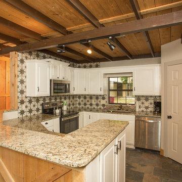 New Braunfels River House Renovation / Addition