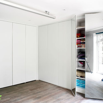 "L" shape wardrobe