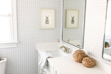 Example of a transitional bathroom design in New York