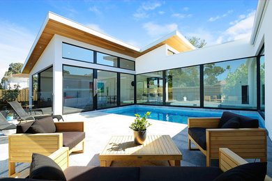 Inspiration for a modern pool in Melbourne.