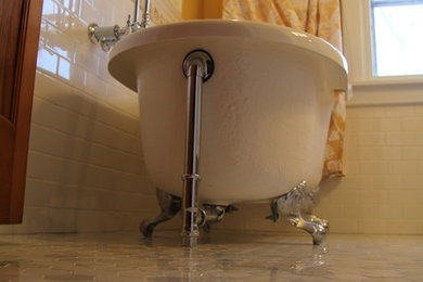 Inspiration for a cottage bathroom remodel in Omaha
