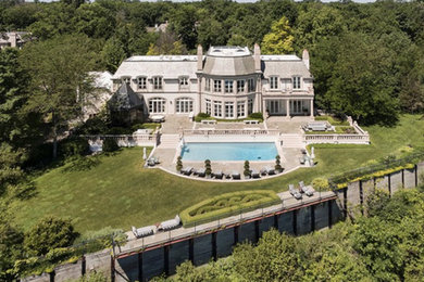 Example of an exterior home design in Chicago