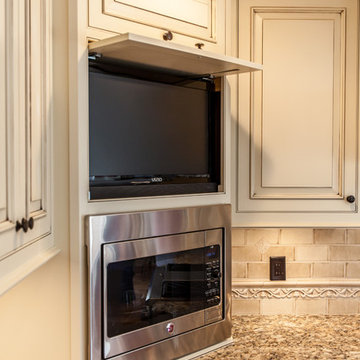 Mount Pleasant, Iowa - Traditional White Kitchen