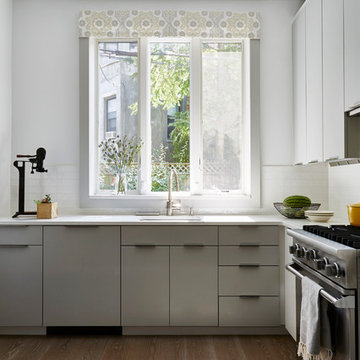 Clean and Crisp Modern Kitchen