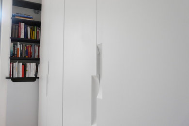 This is an example of a modern storage and wardrobe in Angers.