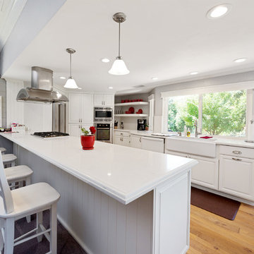 Escondido traditional / farmhouse white kitchen