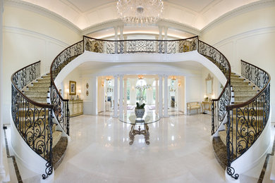 Entryway - traditional entryway idea in Boston