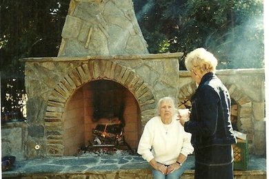 Inspiration for a rustic landscaping in Santa Barbara.