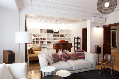 Photo of a modern living room in Madrid.