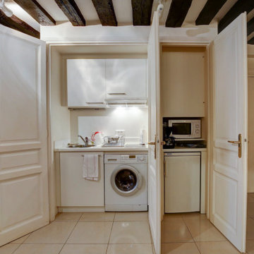 Charming and practical - a Parisian kitchen