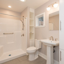 Nanas bathroom
