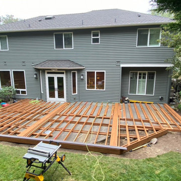 Bothell low level deck with Azek