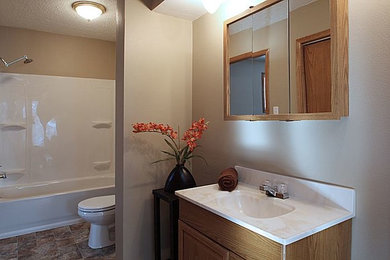 Elegant bathroom photo in Cedar Rapids