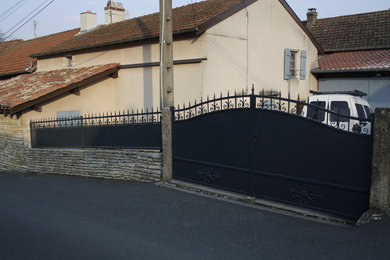 Trendy home design photo in Dijon
