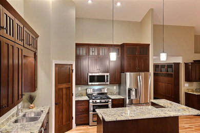 Arts and crafts home design photo in Other