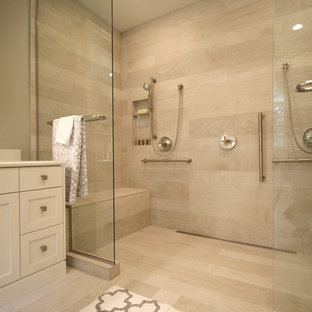 Ispirazione per un'ampia stanza da bagno padronale minimalista con lavabo sottopiano, ante bianche, doccia doppia, piastrelle grigie, piastrelle in gres porcellanato, pareti grigie, ante con riquadro incassato, top in superficie solida e pavimento in gres porcellanato