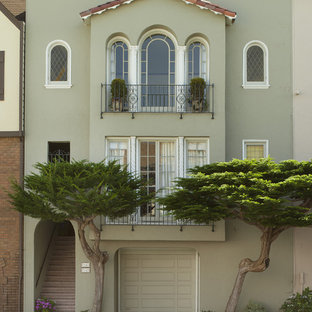 サンフランシスコのトラディショナルスタイルのおしゃれな家の外観 (漆喰サイディング) の写真