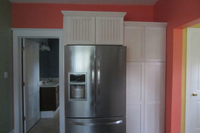 Arts and crafts home design photo in Other