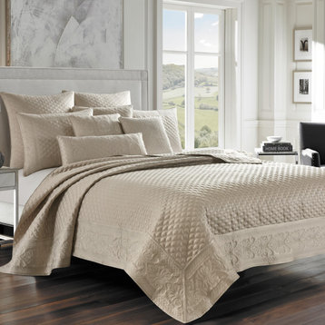 Five Queens Court Lincoln Coverlet, Pearl, King