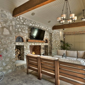 Complimentary Pool House