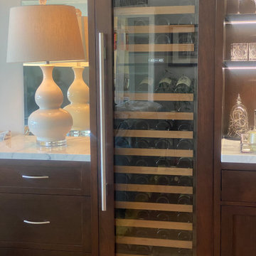 TIBURON DINING & WINE PLEASURE SEATING